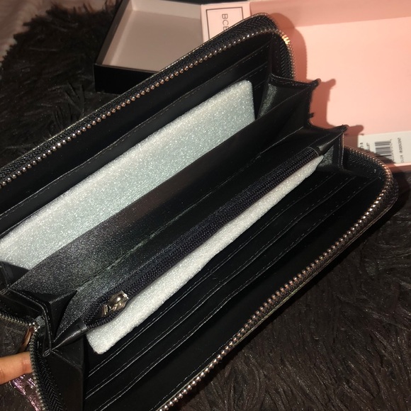 BCBG wristlet wallet - Picture 4 of 6